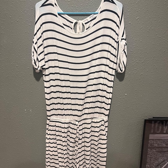 Zenana XL short romper - white w/black stripes - Picture 4 of 4